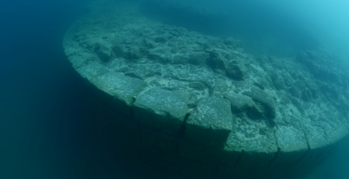 Van Gölü derinliklerinde yeni yapılara ulaşıldı