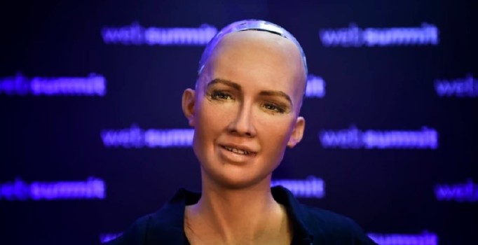 Sophia'nın İngilizce’den sonra konuştuğu ikinci dil Amharca olacak