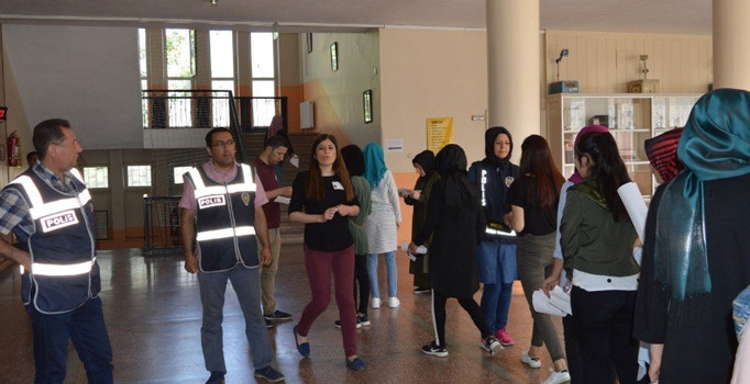 Bitlis’te YKS’nin ikinci oturumu başladı