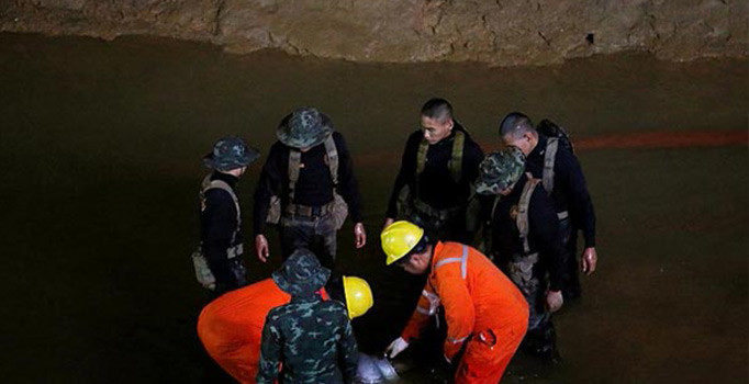 Son dakika! Mağarada kaybolan futbol takımı oyuncuları bulundu