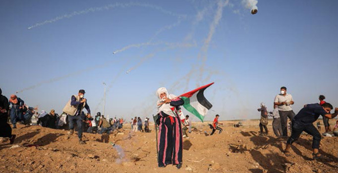 İsrail askerleri Gazze sınırında onlarca Filistinliyi yaraladı