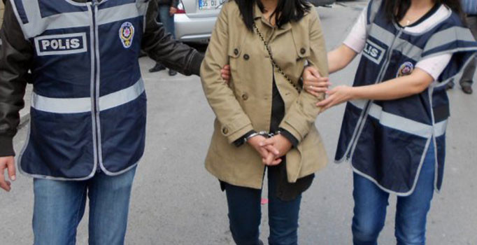 Firari FETÖ şüphelisi karı koca yakalandı