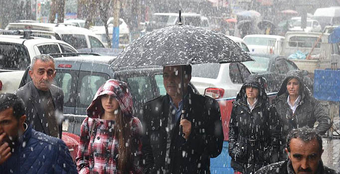 İstanbul'da karla karışık yağmur devam edecek (13 Şubat 2017)