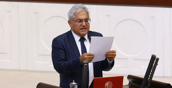 CHP'li Servet Ünsal, dördüncü denemede yemin edebildi