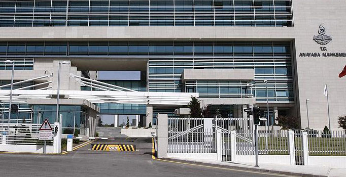 Anayasa Mahkemesi ve Danıştay kanunlarında değişiklik yapıldı