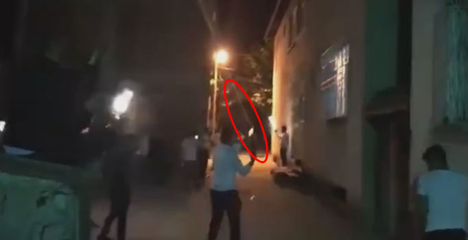 Çatışma gibi düğün kutlaması! Uzun namlulu silahlarla çıktılar