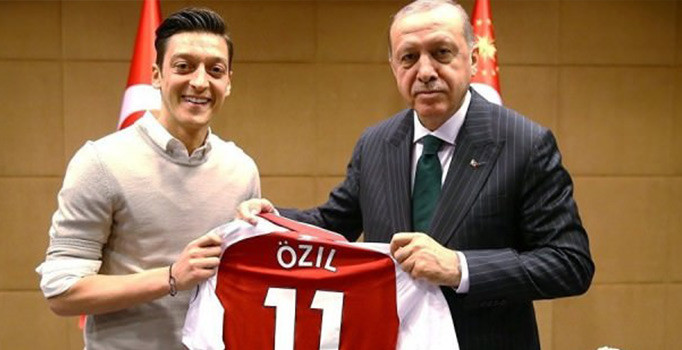 Mesut Özil'in milli takımı bırakacağı iddia edildi