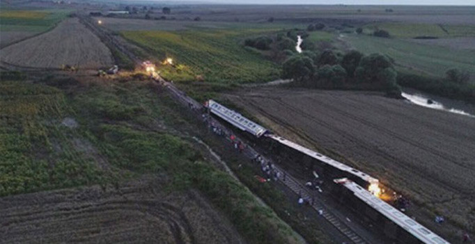 Makinistler kaza anını anlattı: Toprak rayların altından kaydı
