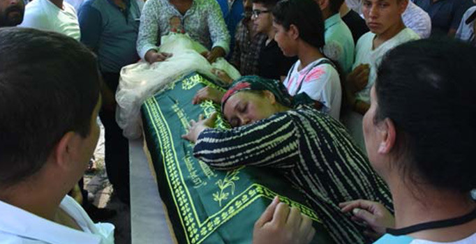 Tren kazasında hayatını kaybeden küçük Mavinur son yolculuğuna uğurlandı