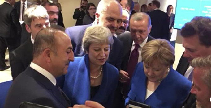 NATO zirvesinde liderler Hırvatistan-İngiltere maçını takip etti