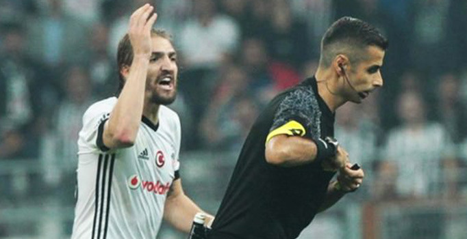 Caner 6 maç ceza almıştı! Yeni sezonda dudak okuma kaldırıldı