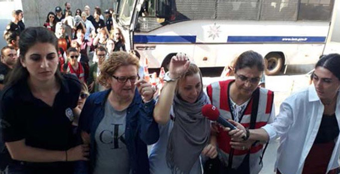 Adnan Oktar'ın 'kedicikleri' sağlık kontrolünden geçirildi