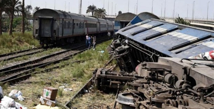 Mısır’da tren devrildi: En az 34 yaralı