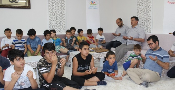 Gençler 15 Temmuz Şehitlerini andı