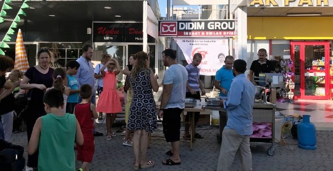 Didim AK Parti 15 Temmuz şehitleri için lokma döktürdü