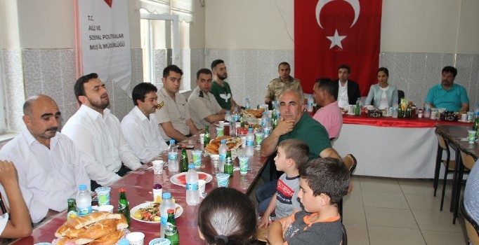 15 Temmuz şehidinin adının yaşatıldığı okulda şehitler onuruna yemek verildi