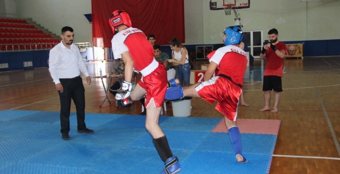 İskenderun’da genç Kick Boksçular 15 Temmuz Şehitleri için ringe çıktı