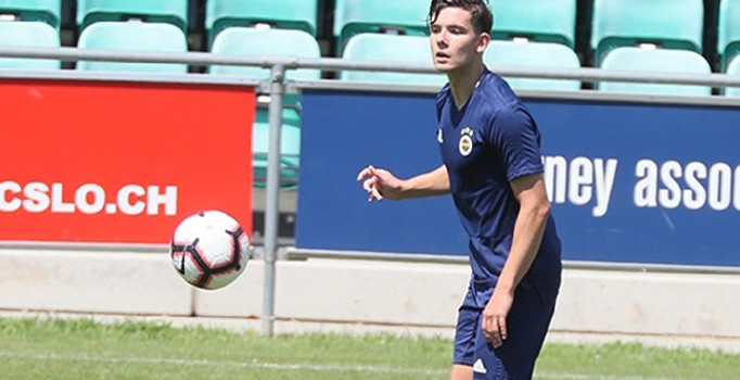 Ferdi Kadıoğlu Fenerbahçe formasıyla ilk idmanına çıktı