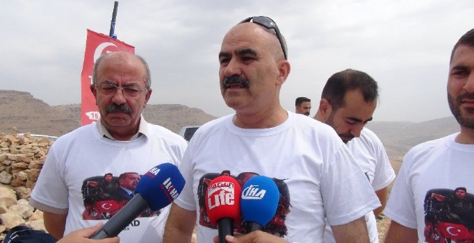 Mardin’de 15 Temmuz şehitlerini paraşütle atlayarak andılar