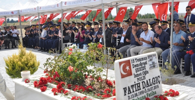 15 Temmuz şehidi Eskişehir'de mezarı başında anıldı