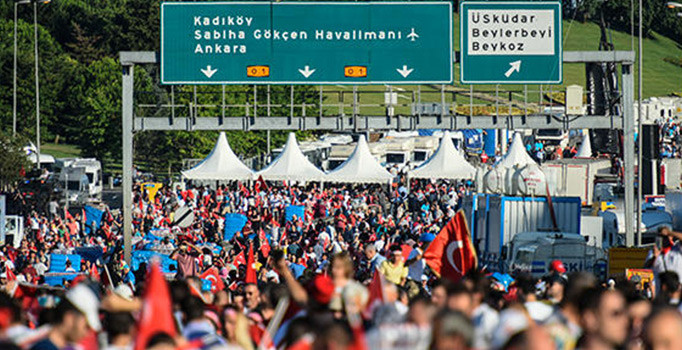 15 Temmuz Şehitler Köprüsü'ne yürüyüş başladı