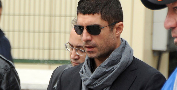 Özcan Deniz babasını kaybetti