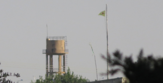 Tel Abyad'daki PYD/YPG flamaları küçüğüyle değiştirildi