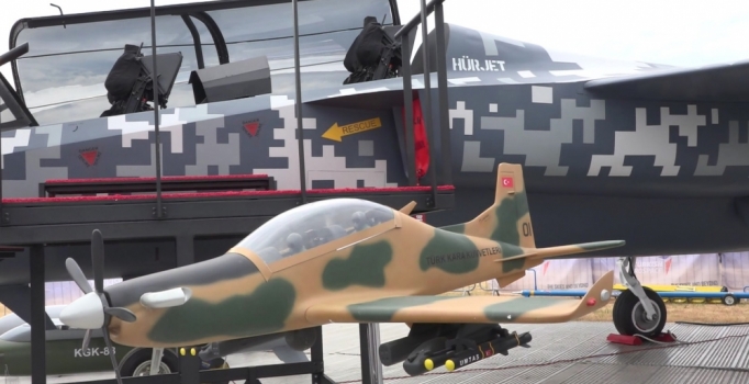 Türkiye'nin milli uçağı 'HÜRJET' Londra'da sergilendi