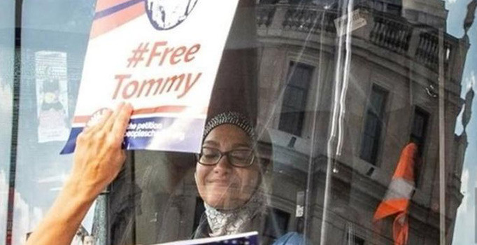 İngiltere'de başörtülü şoföre çirkin saldırı