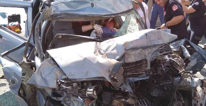 Artvin’deki kazada acil tıp teknikeri ağır yaralandı