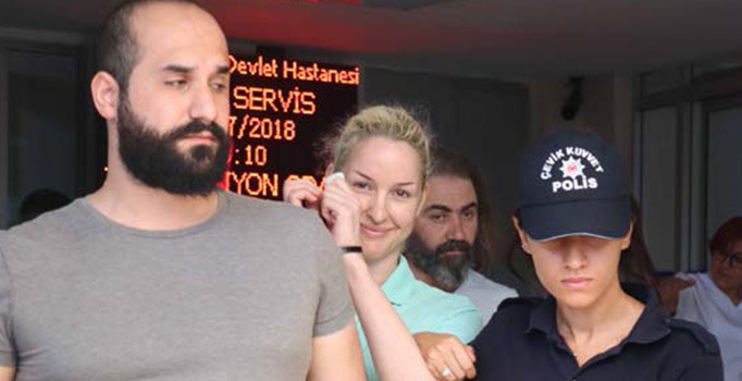 Kedicikler sağlık kontrolüne plastik kelepçeyle getirildi