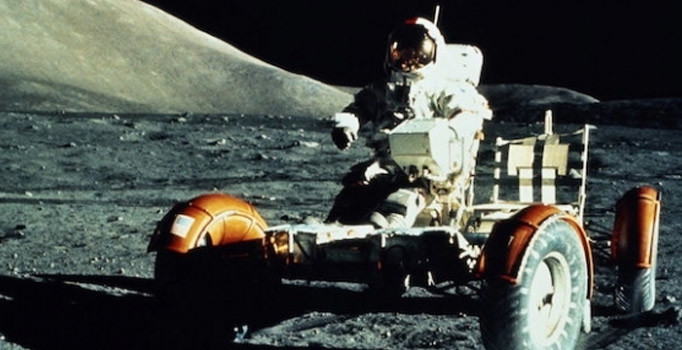 Ay'da kullanılan ilk objektif açık artırmaya çıkarıldı