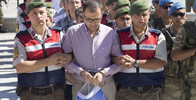 Hakan Çiçek'i FETÖ elebaşıyla görüştürmüştü: Eczacı Abdi deşifre oldu