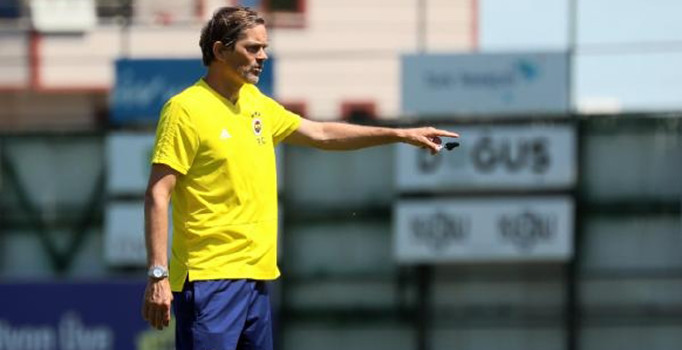 Cocu, futbolcuları 4-3-3 sistemine alıştırıyor