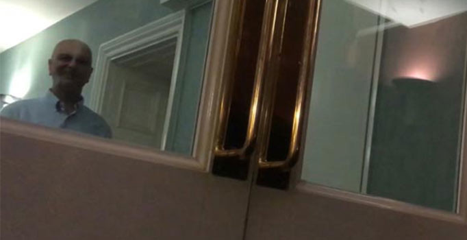 Son dakika! Firari FETÖ'cü Akın İpek'e Londra'da ev hapsi