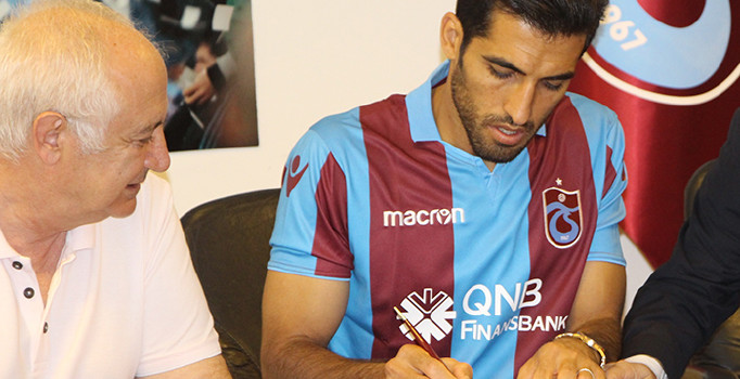 Trabzonspor, İranlı futbolcu Vahid Amiri ile sözleşme imzaladı