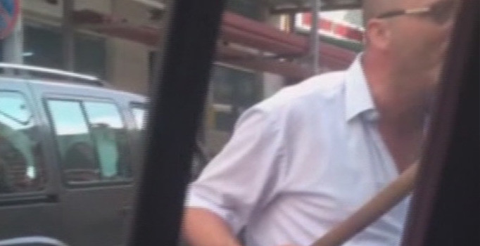 Taksiciden UBER sürücüsüne sopalı tehdit!