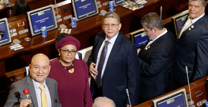 Kolombiya'da tarihi viraj! FARC'lılar Kongre'de yemin etti