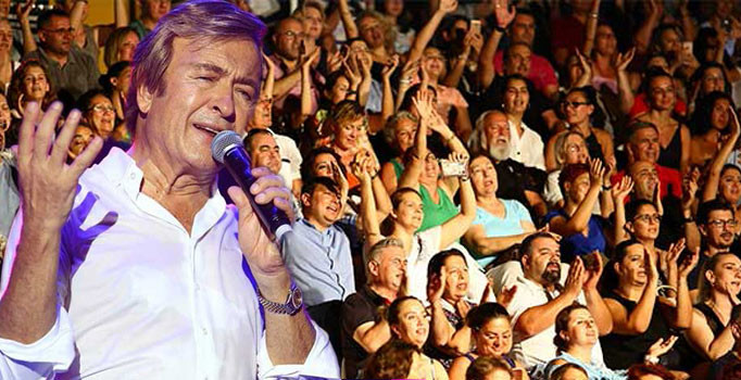 Erol Evgin Antalya'da nostalji yaşattı