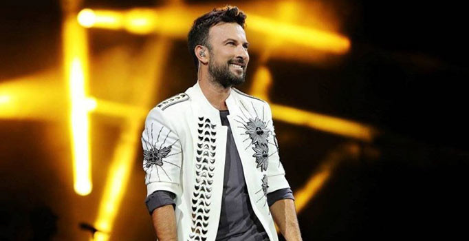 Tarkan Eylül'de sahnede