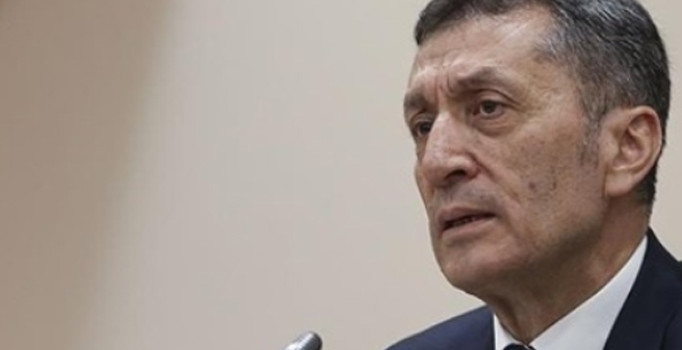 Milli Eğitim Bakanı Ziya Selçuk, "Sözleşmeli öğretmene sağlık özrü ataması geliyor" dedi.
