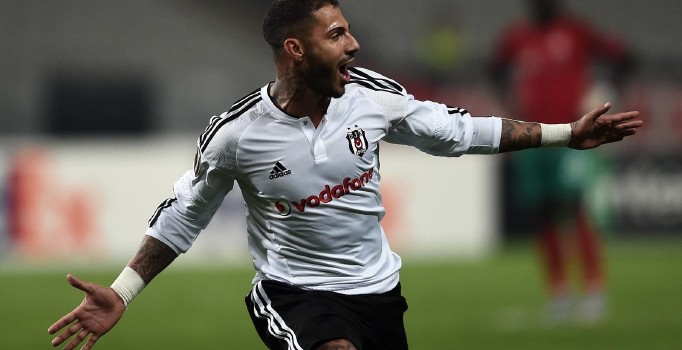 Ricardo Quaresma Porto formasıyla poz verdi