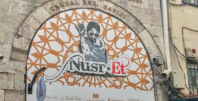 Kapalıçarşı'nın kapısındaki Nusret tabelası kaldırıldı