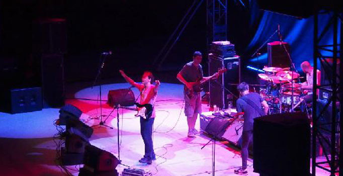 'Duman' Ayvalık'ta sevenlerine unutulmaz anlar yaşattı