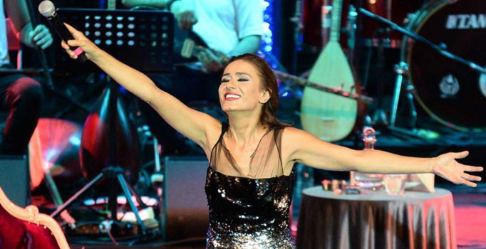 Yıldız Tilbe’yi sahnede korkutan avize