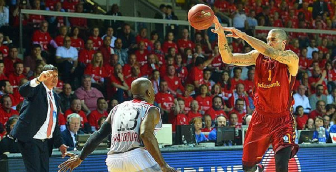 EuroCup finali ilk maçında Galatasaray Odeabank, Strasbourg'a 66-62 mağlup oldu