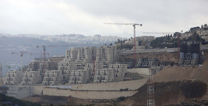 Yahudi işgalciler Batı Şeria'daki yasa dışı yerleşim yerlerine geri dönüyor