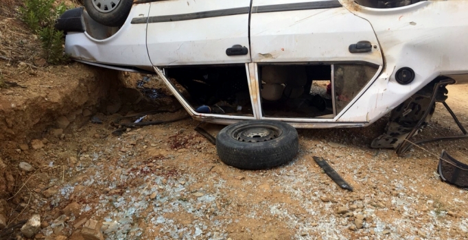 Antalya'da otomobil takla attı: 5 yaralı