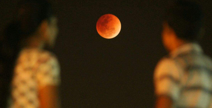 Yağmurlu hava "kanlı ay tutulması"nın görülmesini engellemeyecek