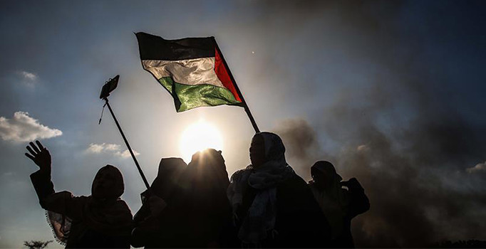 İsrail askerlerinin yaraladığı Filistinli çocuk şehit oldu